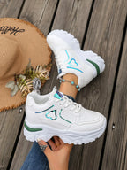 White Platform Casual Shoes Designed for Women, Featuring a Non-Slip Thick Sole, Breathable and Comfortable, Suitable for Daily Wear, Dates, and Street Style Outfits, Versatile and Durable for All Seasons.