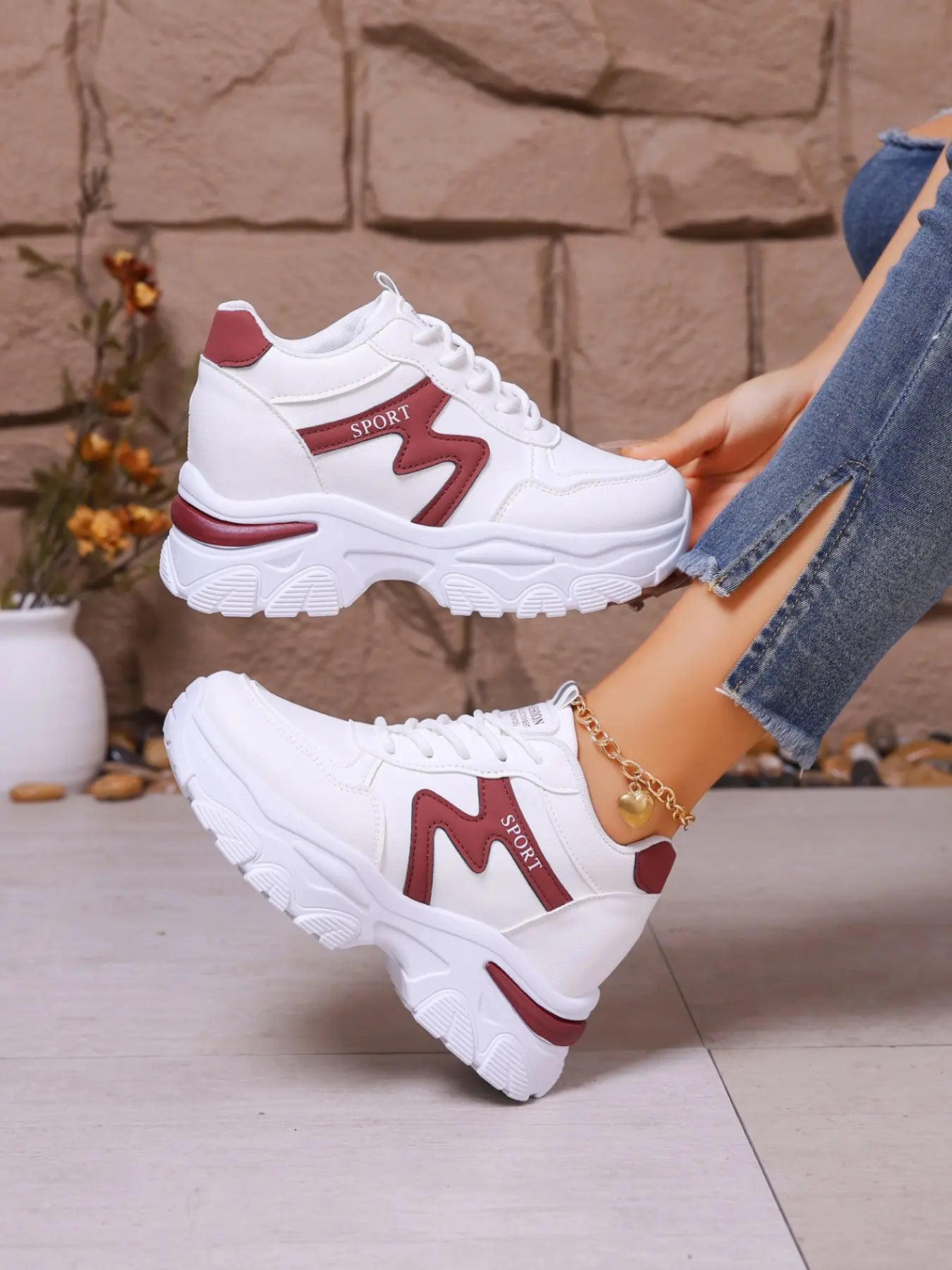 White Platform Casual Shoes Designed for Women, Featuring a Non-Slip Thick Sole, Breathable and Comfortable, Suitable for Daily Wear, Dates, and Street Style Outfits, Versatile and Durable for All Seasons.