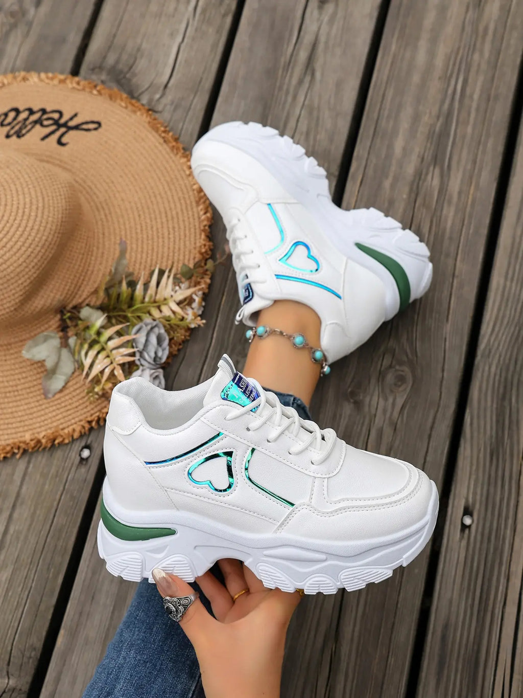 White Platform Casual Shoes Designed for Women, Featuring a Non-Slip Thick Sole, Breathable and Comfortable, Suitable for Daily Wear, Dates, and Street Style Outfits, Versatile and Durable for All Seasons.