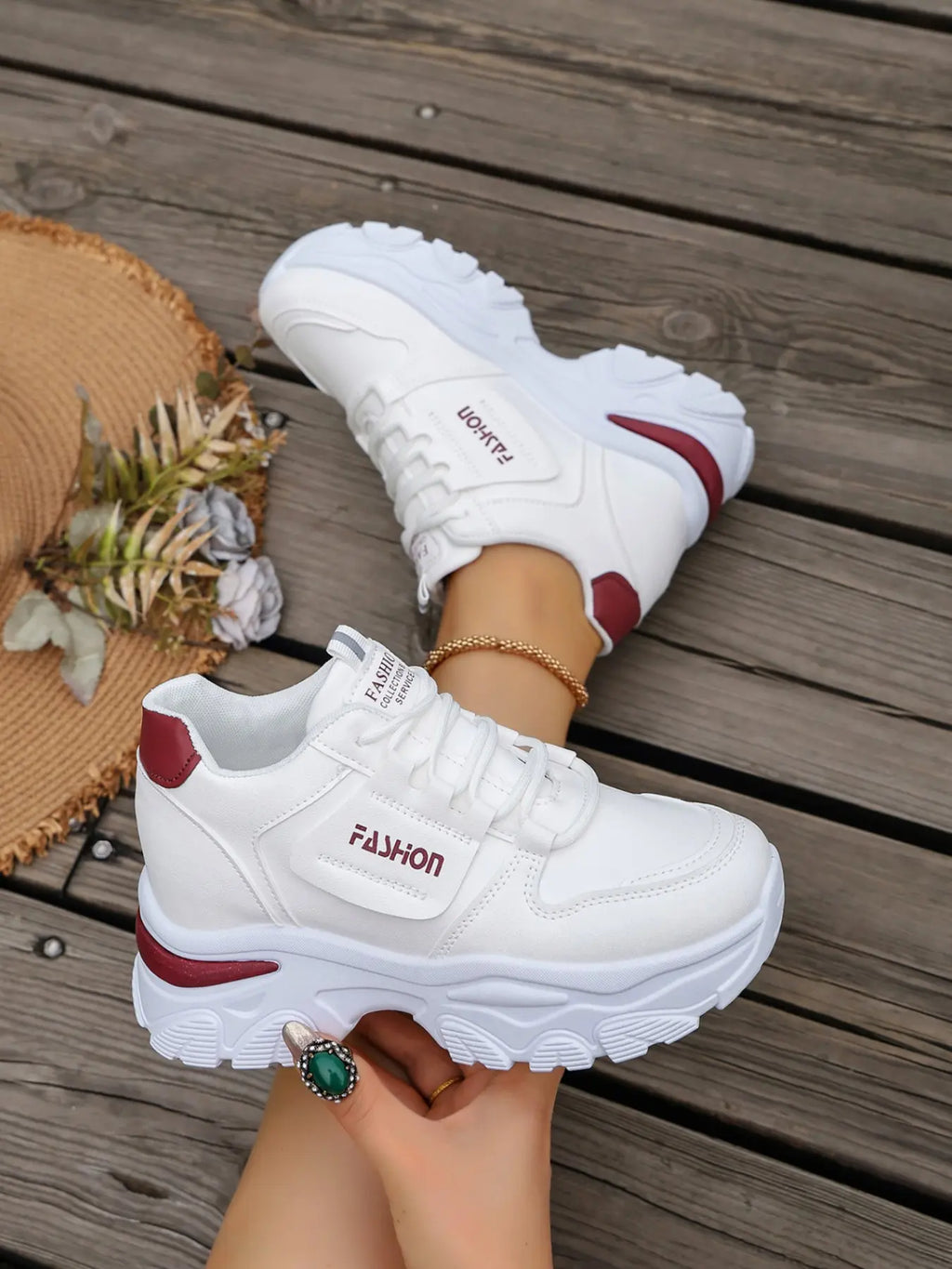 White Platform Casual Shoes Designed for Women, Featuring a Non-Slip Thick Sole, Breathable and Comfortable, Suitable for Daily Wear, Dates, and Street Style Outfits, Versatile and Durable for All Seasons.