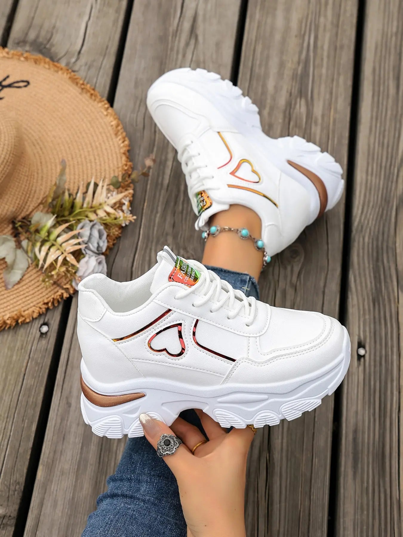 White Platform Casual Shoes Designed for Women, Featuring a Non-Slip Thick Sole, Breathable and Comfortable, Suitable for Daily Wear, Dates, and Street Style Outfits, Versatile and Durable for All Seasons.