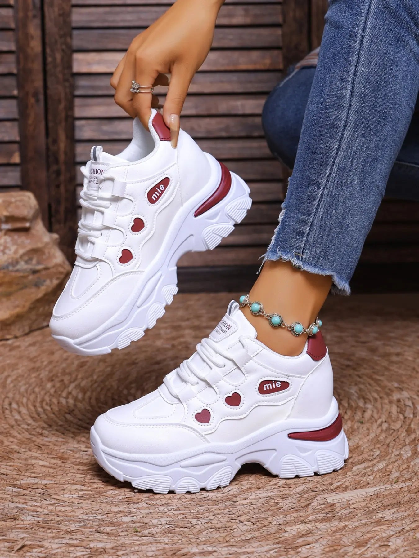White Platform Casual Shoes Designed for Women, Featuring a Non-Slip Thick Sole, Breathable and Comfortable, Suitable for Daily Wear, Dates, and Street Style Outfits, Versatile and Durable for All Seasons.